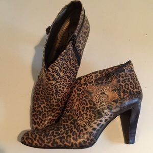 Amazing leopard print booties